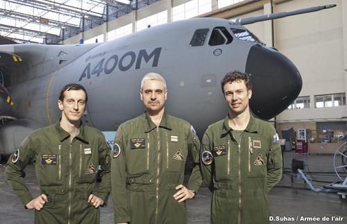 Pilots in front of the A400M Pilots in front of the A400M